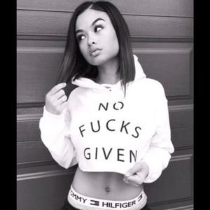 BLACK CROPPED SWEATER